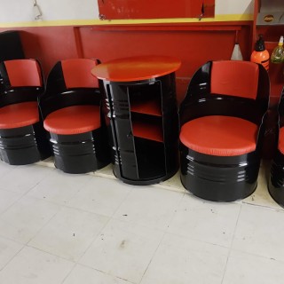 Bancos Feitos de Toneis